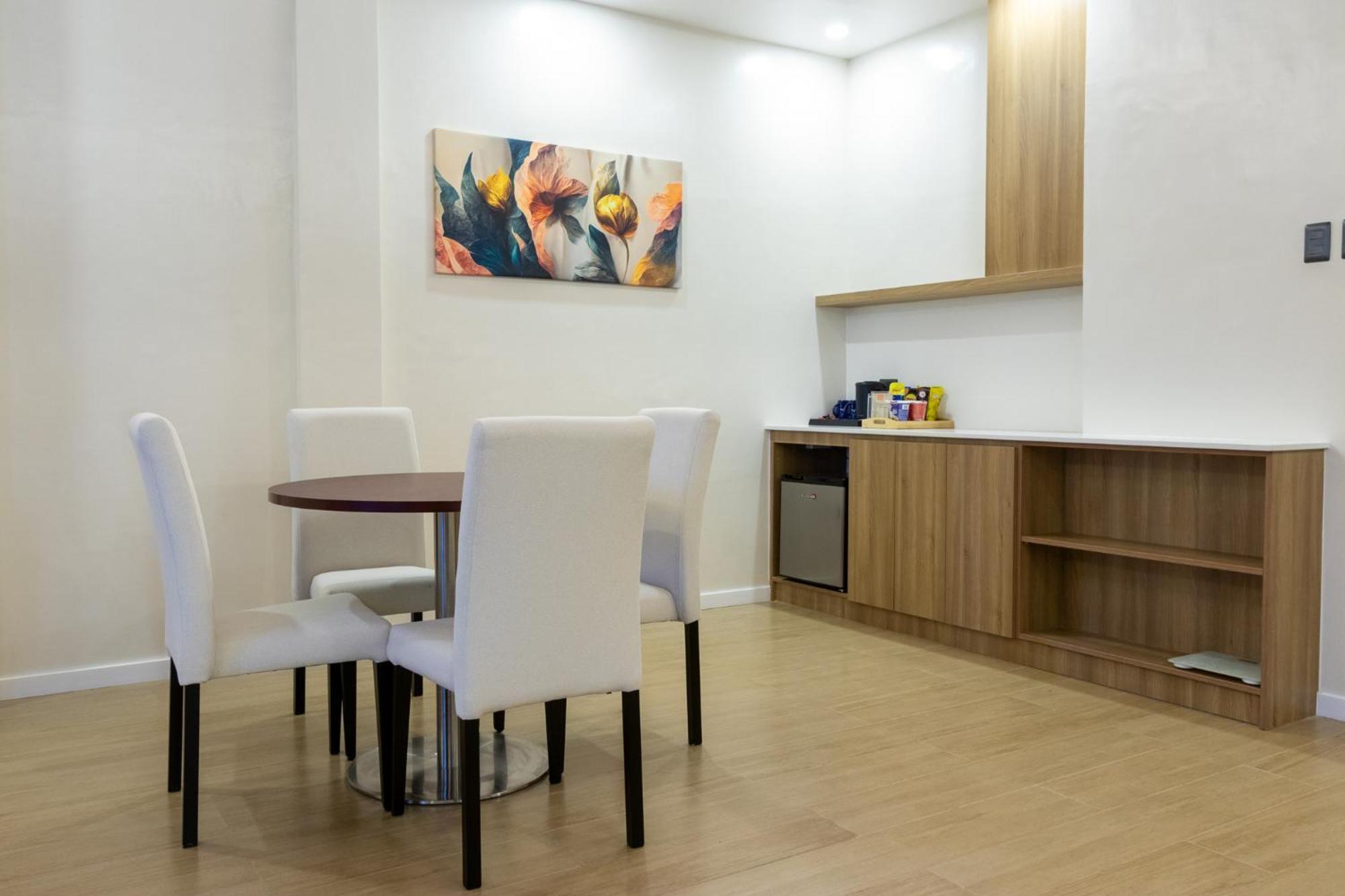 Levo Hotel Urdaneta Exterior photo